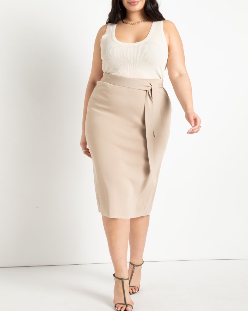 Front of a model wearing a size 22|24 Tie Waist Midi Skirt in Oxford Tan by ELOQUII. | dia_product_style_image_id:285439